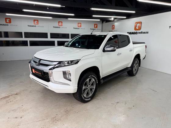 MITSUBISHI L200 TRITON 2.4 16V TURBO DIESEL SPORT HPE CD 4P 4X4 AUTOMÁTICO MITSUBISHI L200 TRITON 2.4 16V TURBO DIESEL SPORT HPE CD 4P 4X4 AUTOMÁTICO
